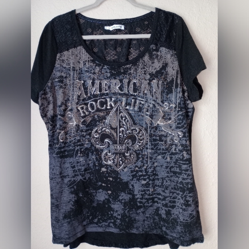 Maurices Women's Black T-shirt/Top Embroidery design size 2